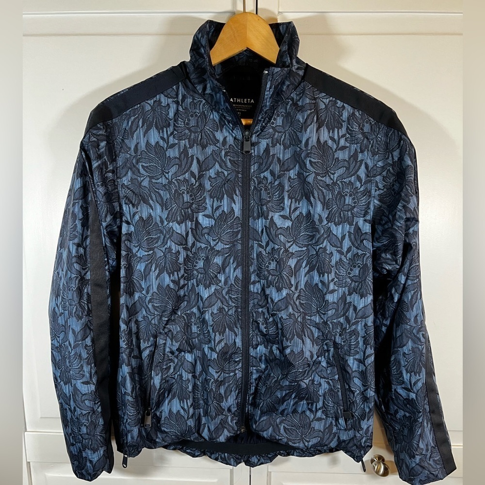 Athleta Windbreaker Women's Sz M Sightseer Lace Full Zip Vented Jacket Navy Blue